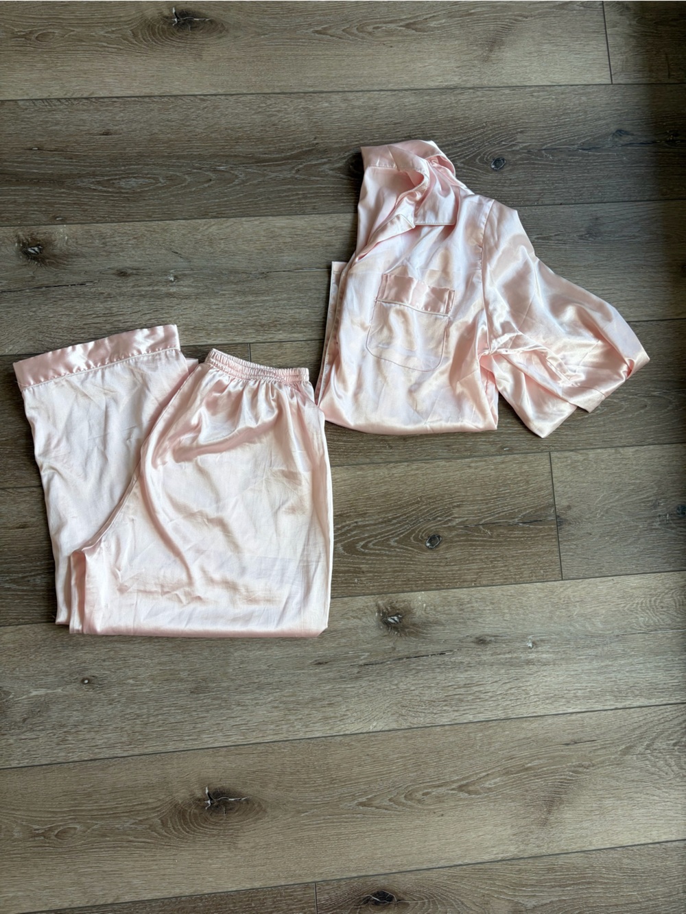 Women's Satin Two-Piece Pajama Set in Pale Pink sz. M